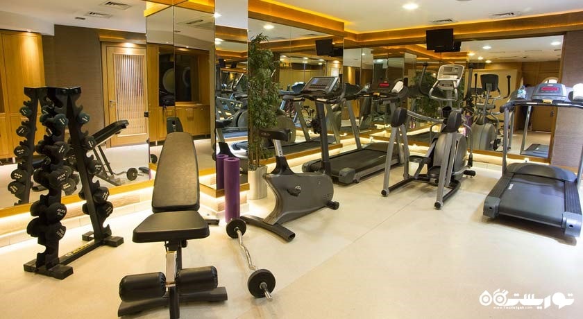 نمای کلی سالن بدنسازی هتل